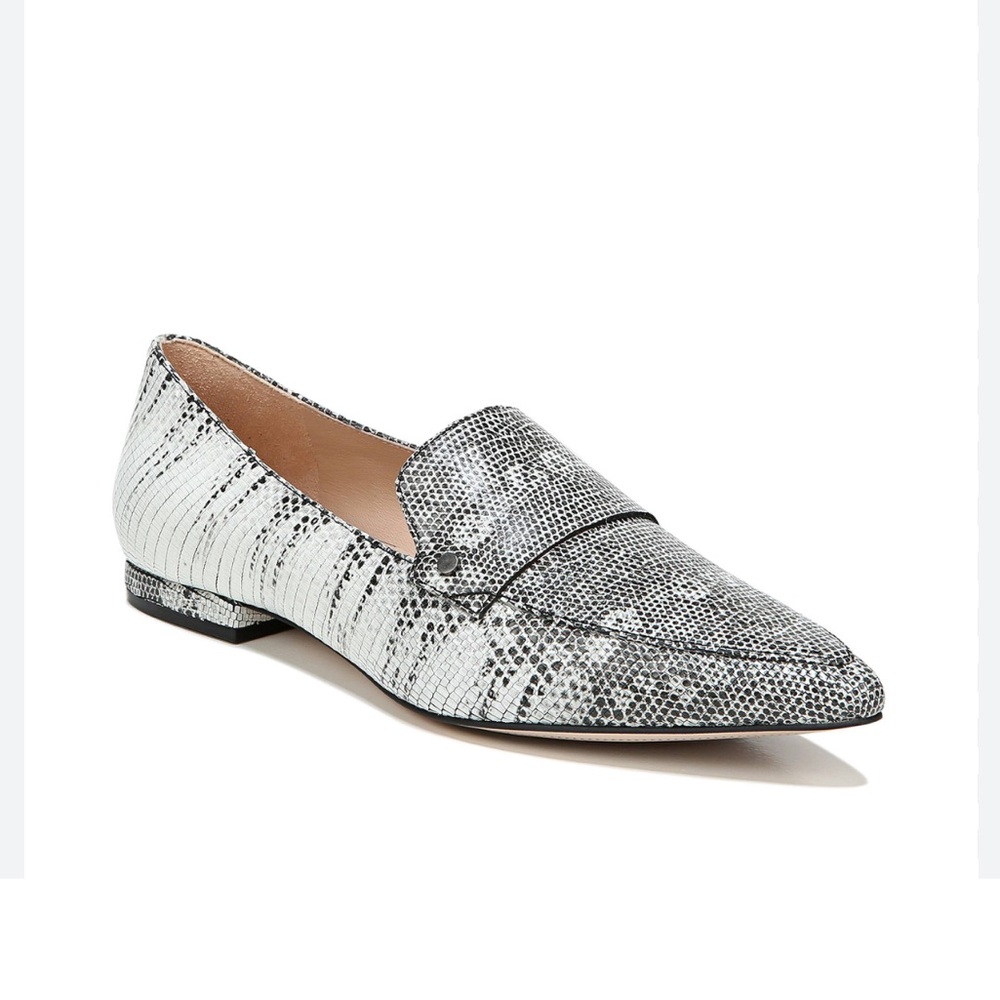 27 EDIT Black and White Flats with Modern Elegance Size 8